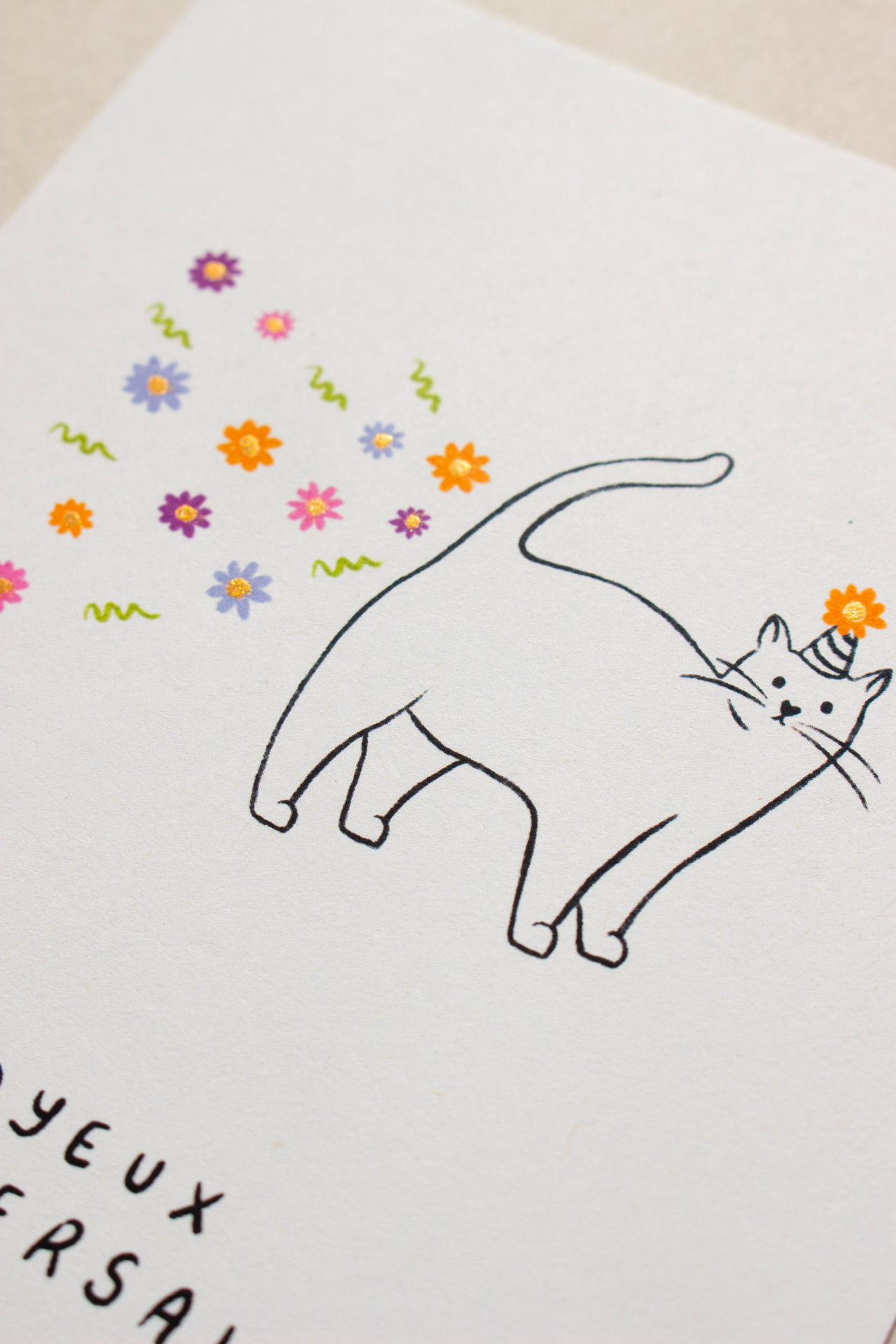 Carte postale chat pète fleurs